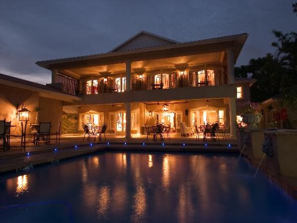 Auberge Hollandaise Guest House - pool at night